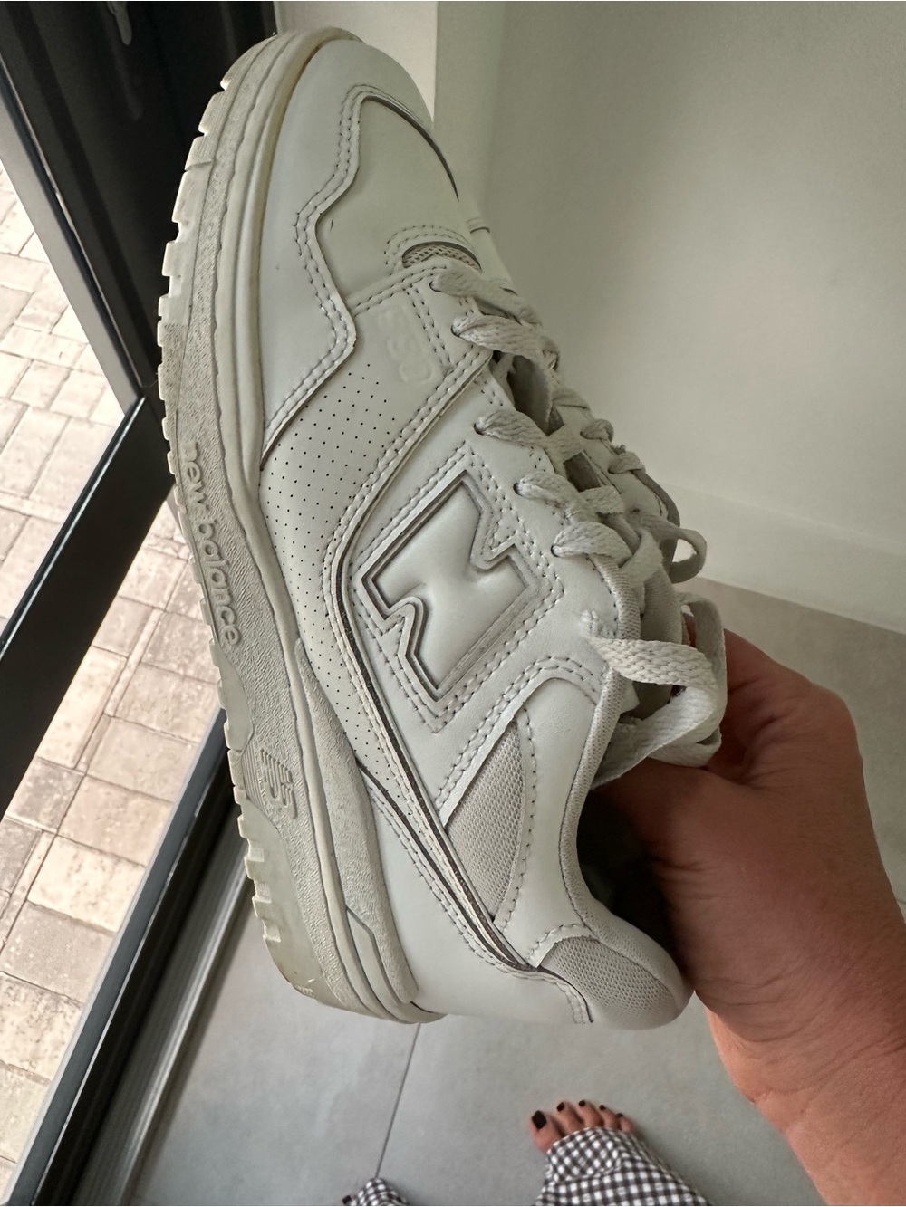 New Balance women’s White Leather Casual Sneakers